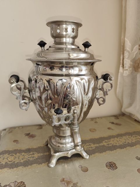 Retro kömürlü samovar – metal korpus, klassik barokko üslublu naxışlı — Novxanı