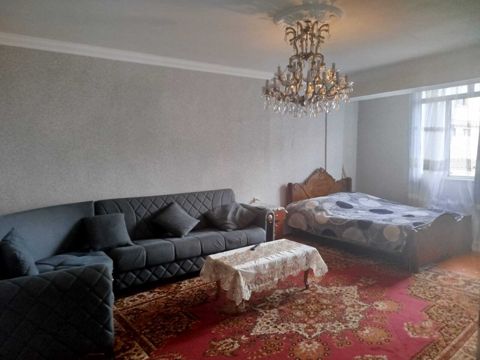 Satılır 4 otaqlı köhnə tikili 100 m² — Bakı