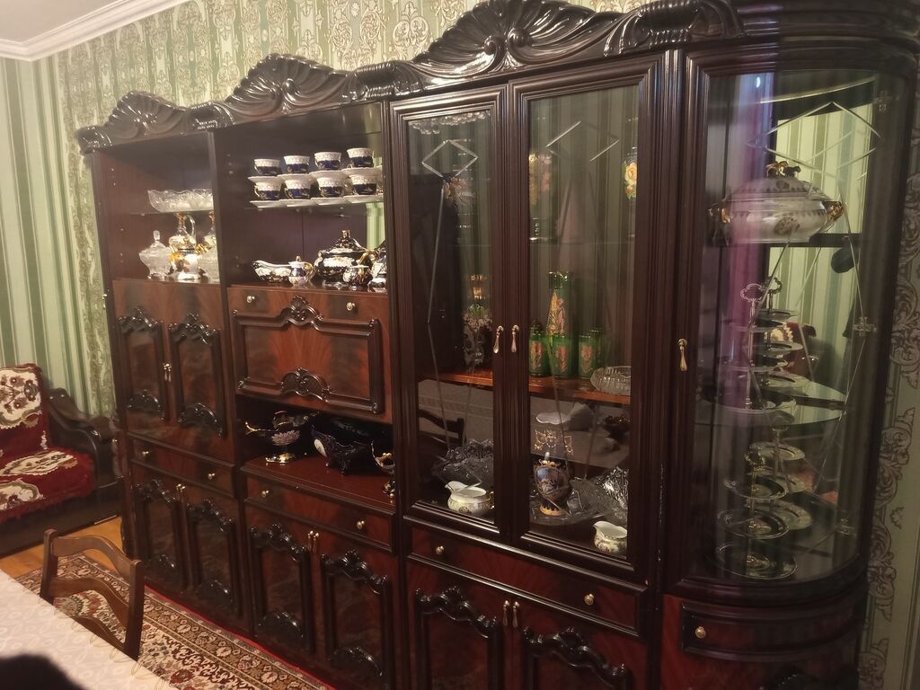 Klassik üslubda iri ölçülü qonaq otağı vitrini-bufet dəsti — Qonaq otağı üçün, Digah (2)