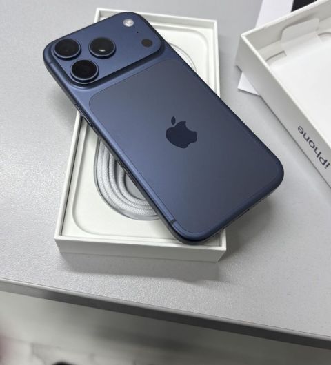 IPhone 15 Pro, Göy — Bakı