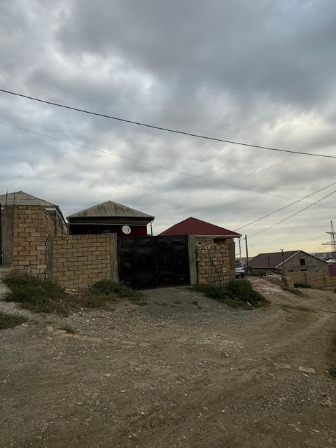 Həyət evi, Hökməli qəs — Bakı