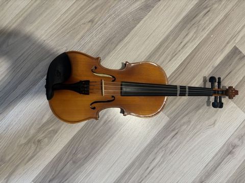 Məhsul: Klassik skripka (4/4 ölçü) Təsvir: - Tam ölçülü 4/4 skripka — Masazır