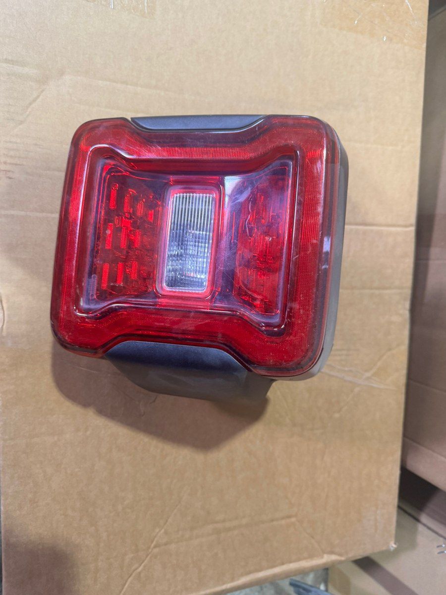 Jeep Wrangler JL sağ stop işığı — Ehtiyat hissələri və aksesuarlar, Bakı