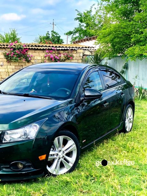 Chevrolet Cruze RS sedan - Kuzov: 4 qapılı sedan, tünd yaşıl rəng - RS — Gəncə