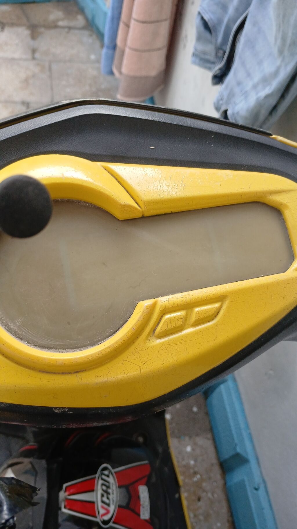 Sarı-qara rəngdə şəhər skuter/moped. Texniki və dizayn — Mopedlər və skuterlər, Bakı (3)