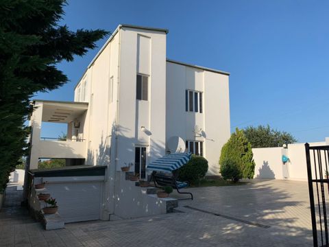 Satılır 6 otaqlı həyət evi/bağ evi 420 m² — Дом, вилла