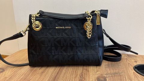 Çanta Michael Kors Çox səliqəli istifadə olunub, əla vəziyyətdədir — Bakı