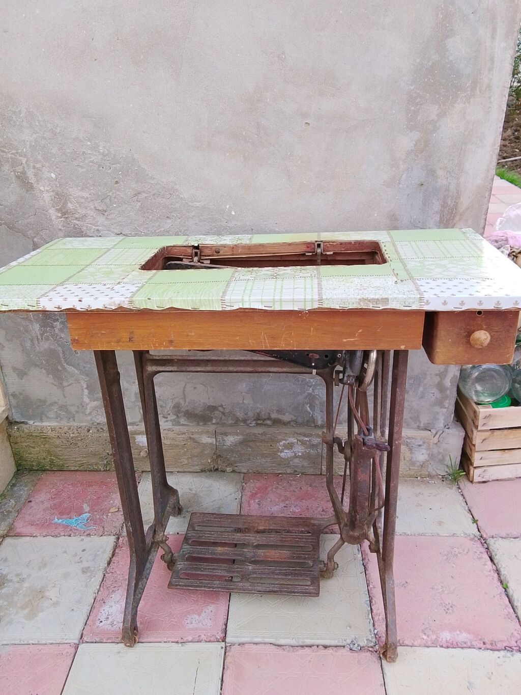 Ayaq pedallı, masaüstü tikiş maşını komplekti Satılır Münasib Qiymete — Digər, Bakı (4)
