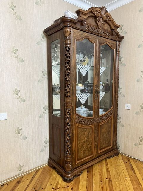Klassik üslubda vitrin-bufet - Material: təbii ağac karkas, dekorativ — Sumqayıt