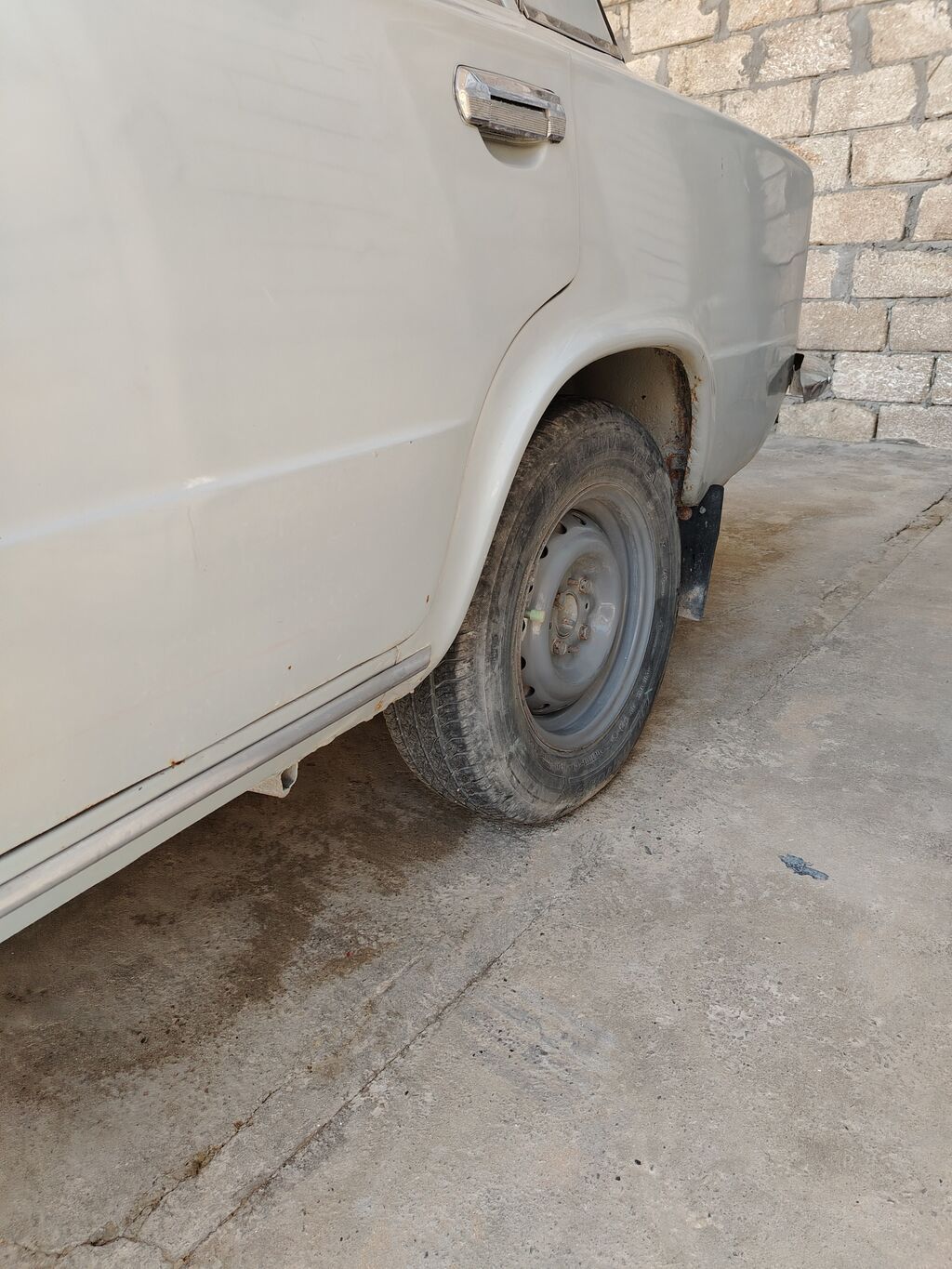 VAZ 2101 “Jiquli” sedan - Korpus: 4 qapılı sedan, ağ/boz rəngli — Avtomobillər, Bakı (7)