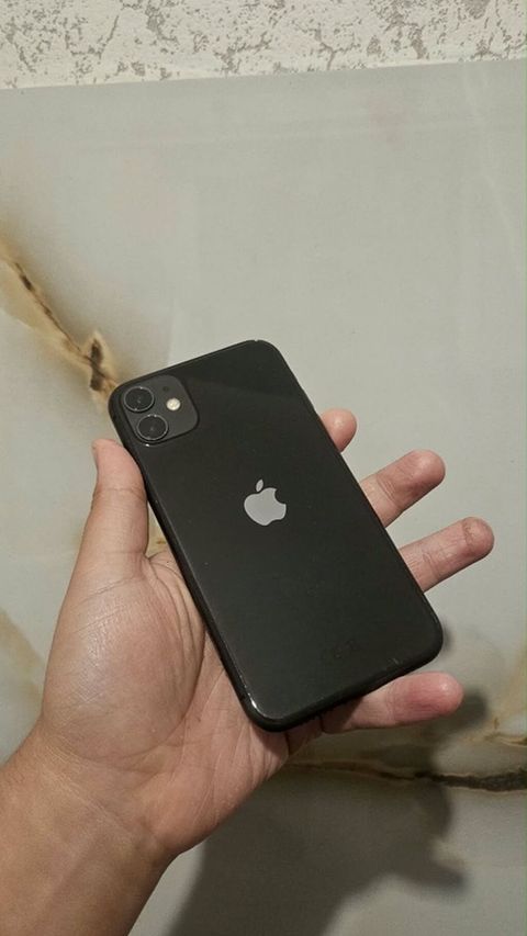 IPhone 11, Qara — Şirvan