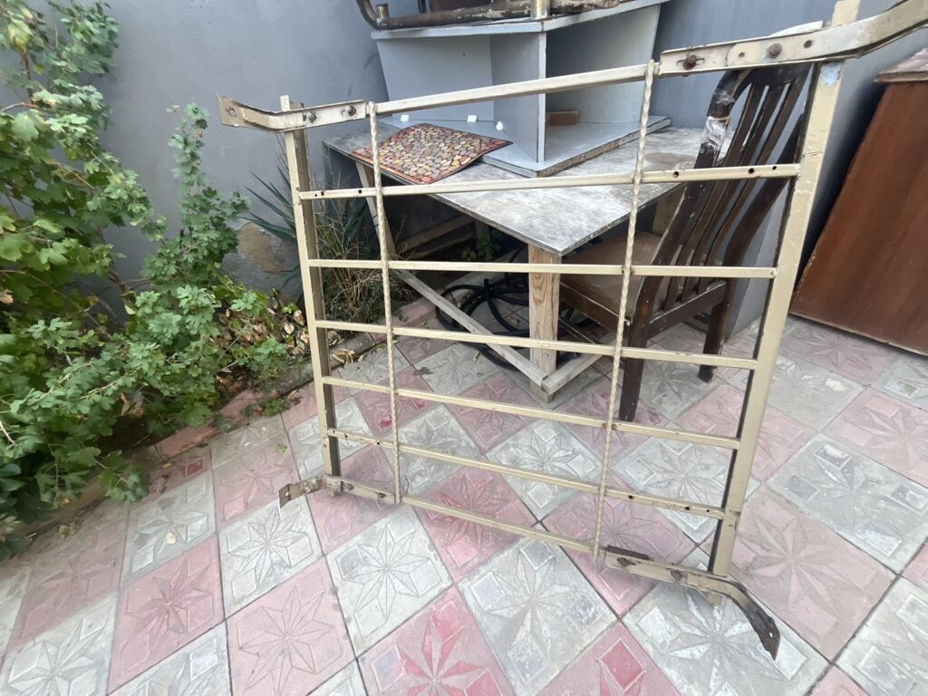 Məhsul: Metal pəncərə barmaqlığı (dəmir təhlükəsizlik qəfəsi) Təsvir — Pəncərələr, qapılar, balkonlar, Digah