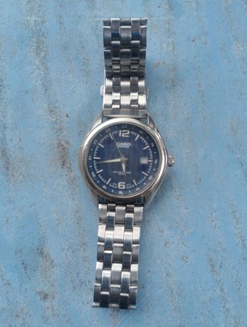 Casio Edifice kişi qol saatı - Korpus və kəmər: paslanmayan poladdan — Masallı