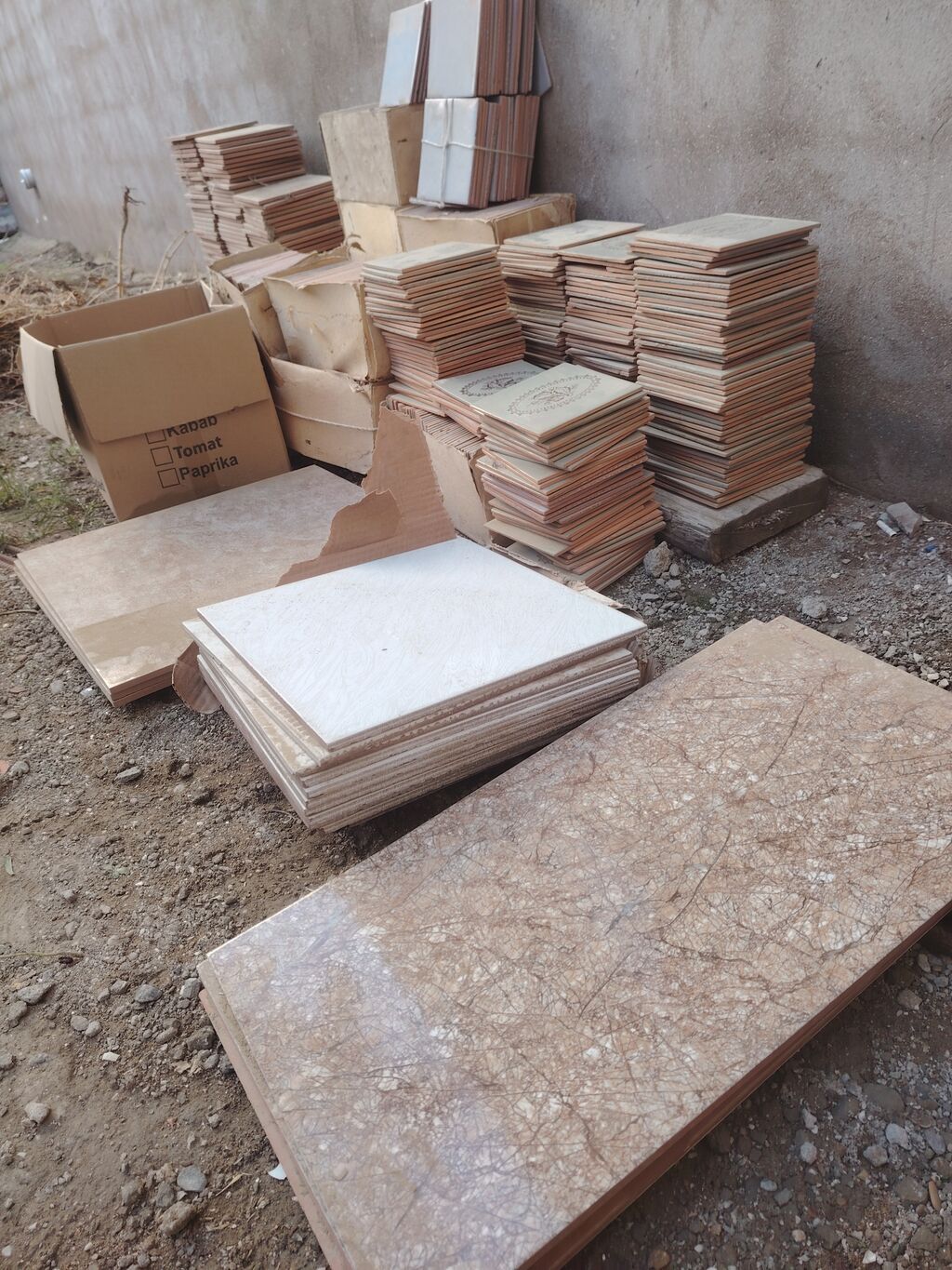 Mərtəbə/hamam/metbex üçün müxtəlif ölçülü keramika plitələr dəsti — Plitka və örtü materialları, Qobu
