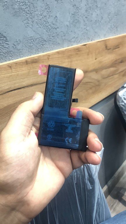 "Apple iPhone" batareyası — Bakı