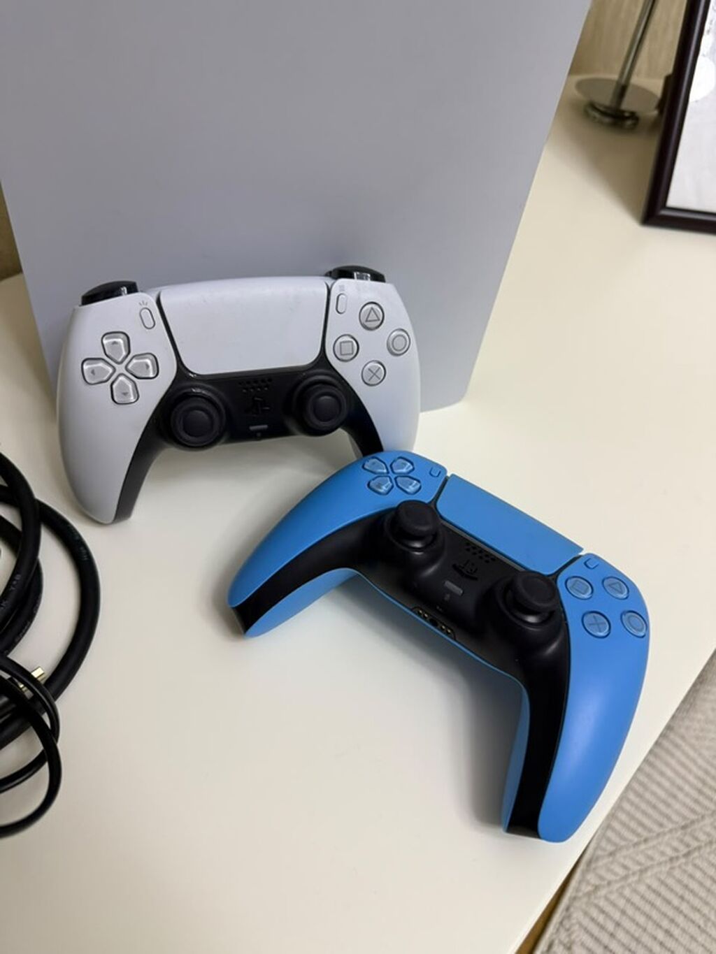 PlayStation 5 (PS5) oyun konsolu – ağ korpuslu versiya Komplekt — Oyun konsolları, Bakı (2)