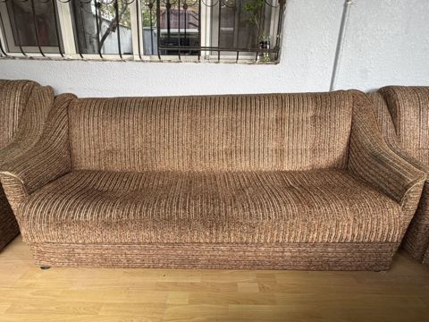 Məhsul: divan - Rəng və material: Qəhvəyi tonlarda, xətli naxışlı — Digah