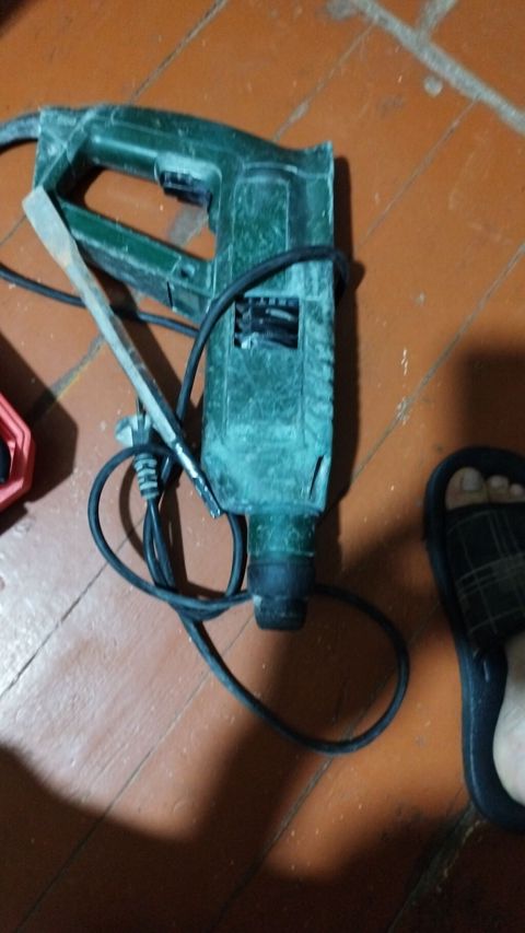 Elektrik perforator - Güclü zərbə mexanizmi ilə beton, kərpic və — Masazır