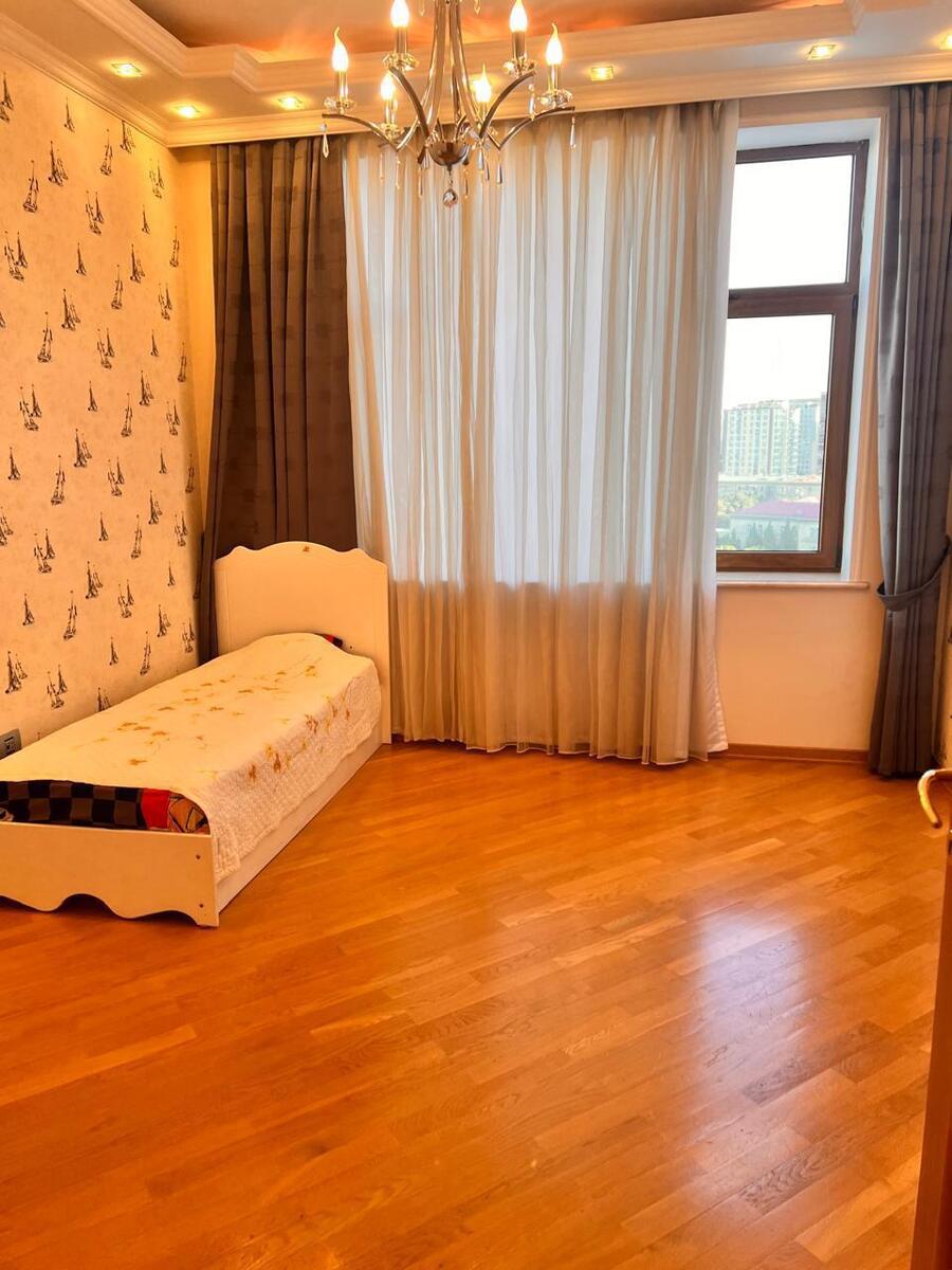 Satılır 4 otaqlı yeni tikili 200 m² — Mənzil, Bakı (10)