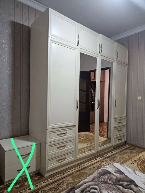 Dolab 400 azn Eni 2.30, hundurluk 2.40 Ehmedli lale 2 kod 44 — Bakı