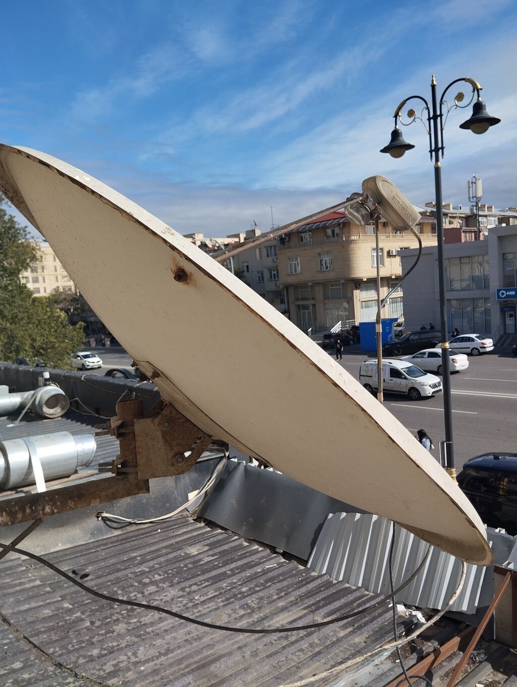 Peyk anten sistemi – ofset tipli metal güzgü və LNB başlıqla. Çanaq — Antenalar, Bakı