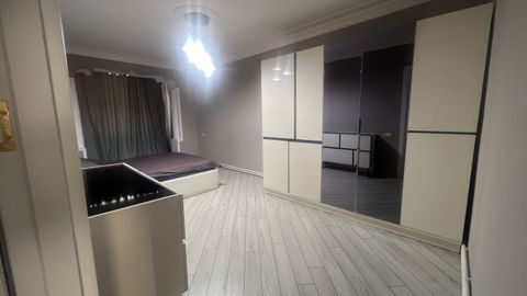 Satılır 4 otaqlı köhnə tikili 100 m² — Bakı