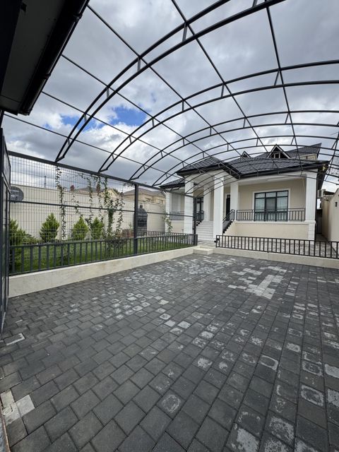 Satılır 3 otaqlı həyət evi/bağ evi 160 m² — Bakı