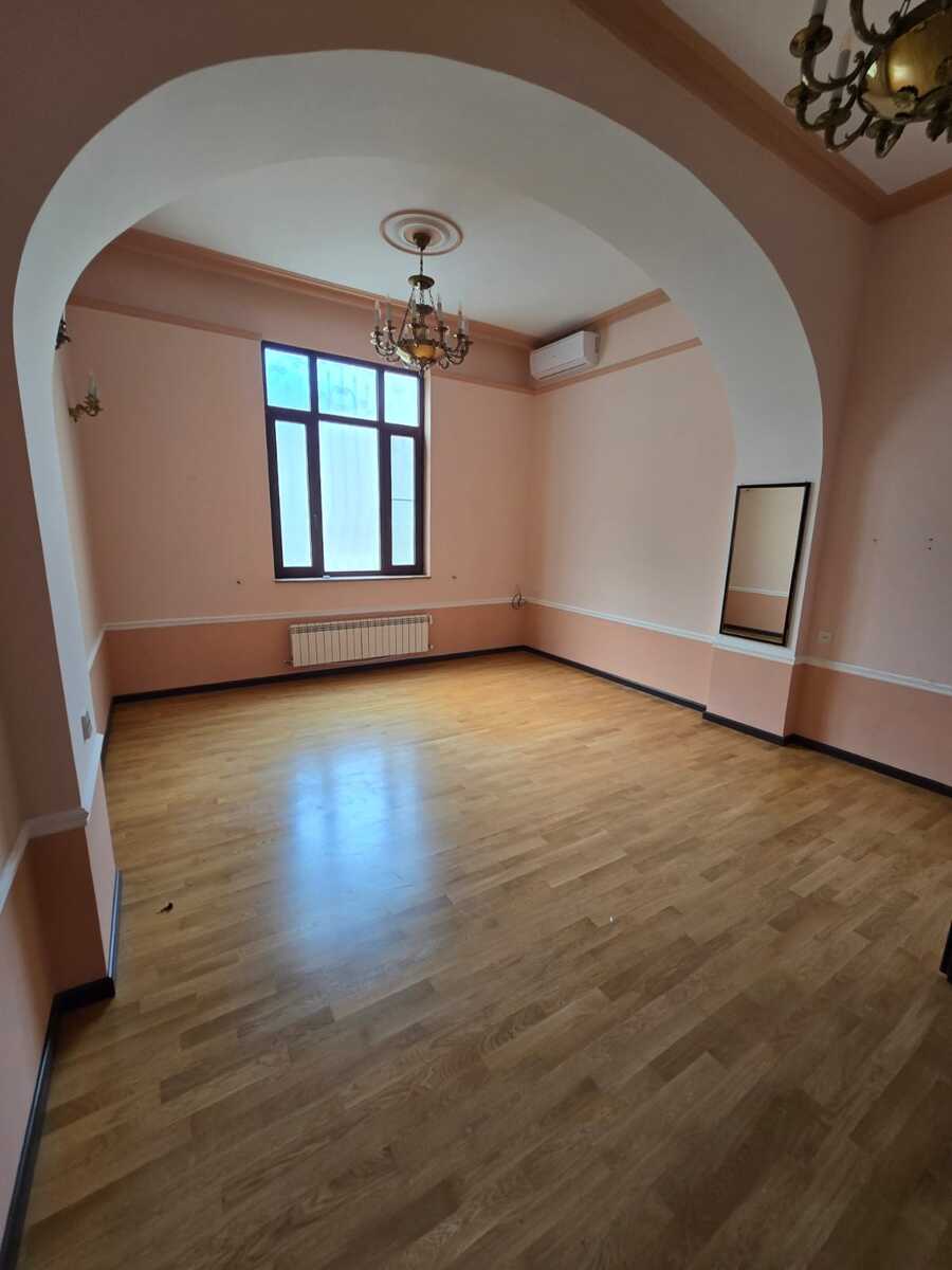 İcarəyə verilir 6 otaqlı köhnə tikili 320 m² — Mənzil, Bakı (10)