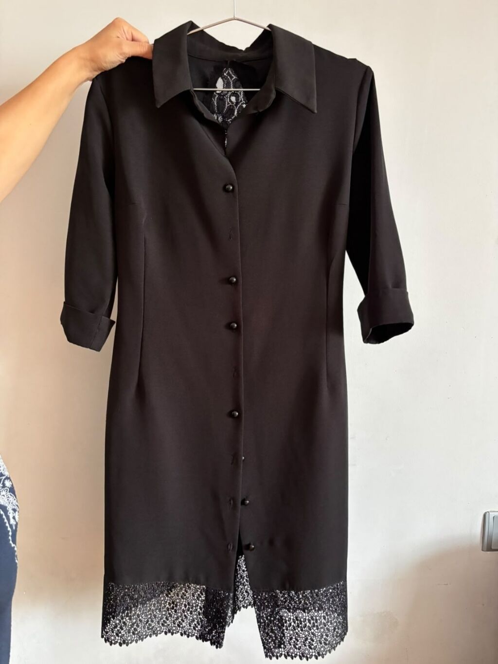 Qara rəngli zərif paltar - Model: düyməli, yaxalıqlı, dizə yaxın — Gündəlik paltarlar, Bakı (3)