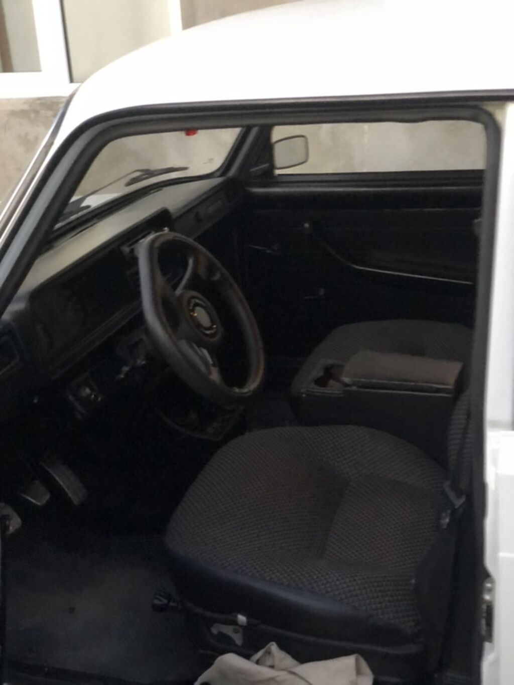 VAZ 2107, ağ rəng, sedan kuzov - Mühərrik: benzinli, arxa ötürücülü 90-KC-466 — Avtomobillər, Quba (2)