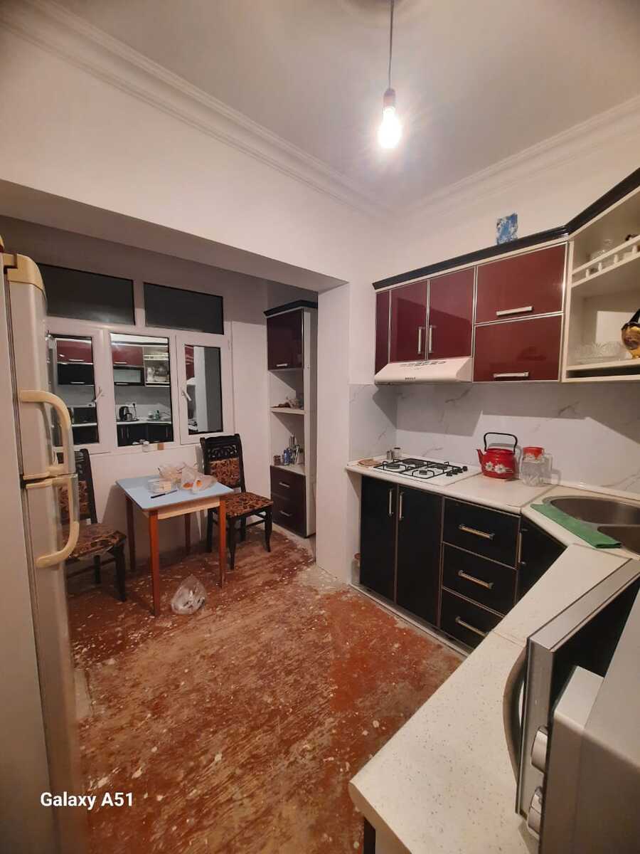 Satılır 4 otaqlı köhnə tikili 110 m² — Mənzil, Bakı (7)