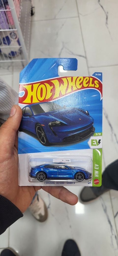 Porche Taycan Turbo S Hybrid modeli — Bakı
