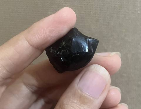 Təbii qara şüşə daş (obsidian tipli) - Rəng: dərin qara, yüksək — 600 ₼ · Bakı · Başqa Təbii qara şüşə daş (obsidian tipli) - Rəng: dərin qara, yüksək — Bakı