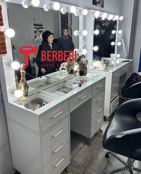 Vizaj/saç ustaları üçün professional vizaj masaları və salon güzgü — Bakı