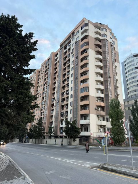 Satılır 3 otaqlı yeni tikili 125 m² — Bakı
