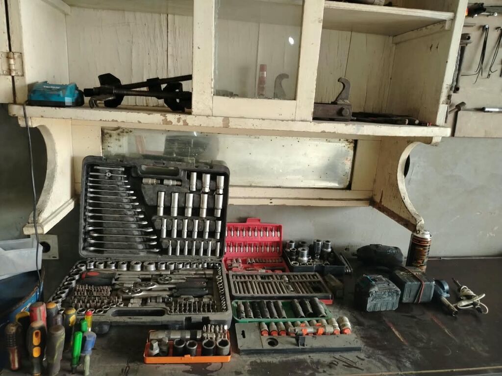 Hidravlik pres və domkratlar dəsti Təsvir: - Emalatxana tipli, şaquli — Stanoklar, Bakı (10)