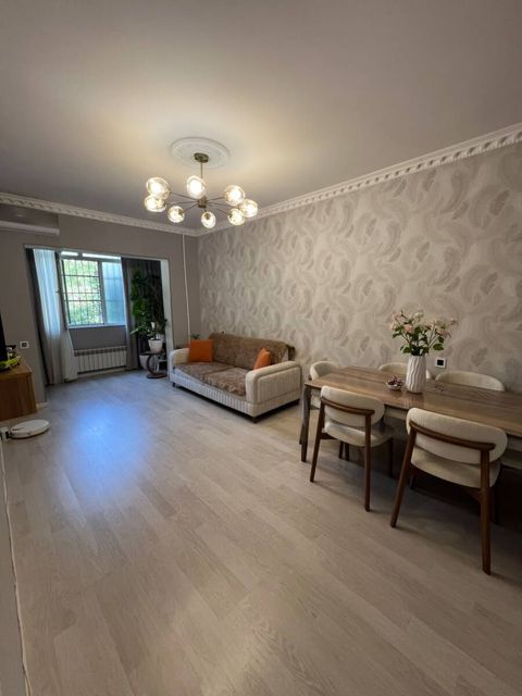 Satılır 2 otaqlı köhnə tikili 60 m² — Bakı