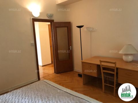 İcarəyə verilir 3 otaqlı 115 m² köhnə tikili İçəri Şəhər m