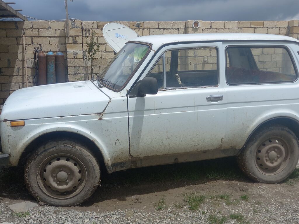 Lada Niv satlır Xüsusiyyətlər: - Daimi tam ötürücü (4x4) — Avtomobillər, Şamaxı (4)