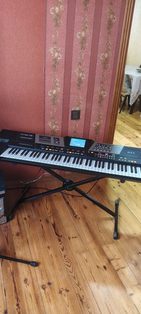 Sintezator Roland VA76 — Bakı