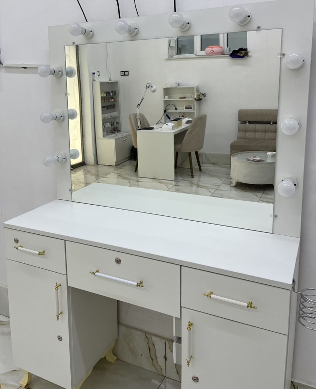 Vizaj masası – böyük güzgü və işıqlı çərçivə - Rəng: ağ - Güzgü: iri — Masalar, Bakı (3)