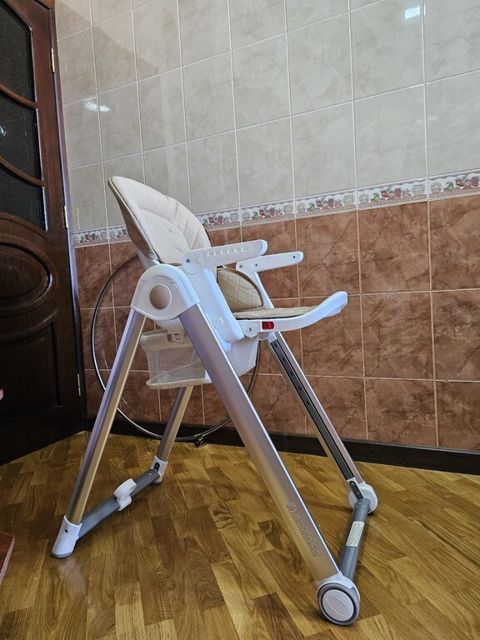 Qidalanma üçün uşaq oturacağı — Bakı