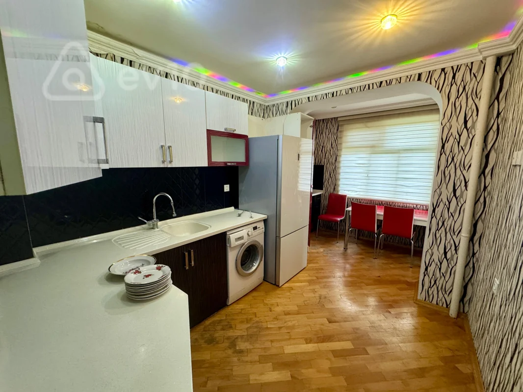 3 otaqlı mənzil, 80 m², Naxçıvanski küç — kirayə — Mənzil, Bakı (4)