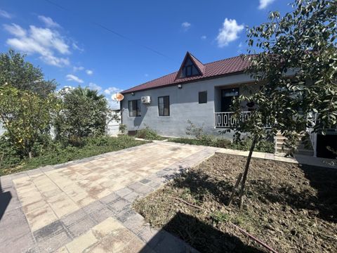 Satılır 5 otaqlı həyət evi/bağ evi 150 m² — Bakı