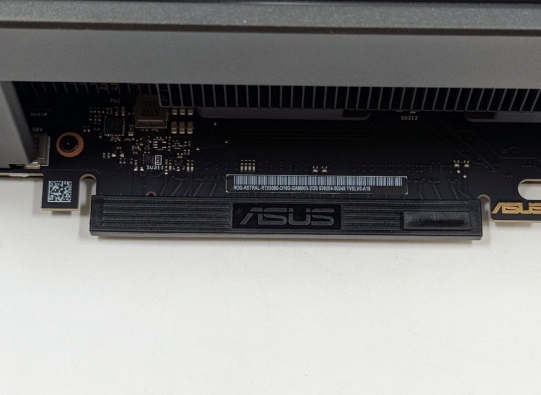 Video kart Asus RTX 5080 Rog Astral OC 16GB — Kompüterlər və noutbuklar, Bakı (5)