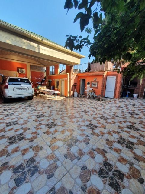 Satılır 4 otaqlı həyət evi/bağ evi 130 m² — Bakı