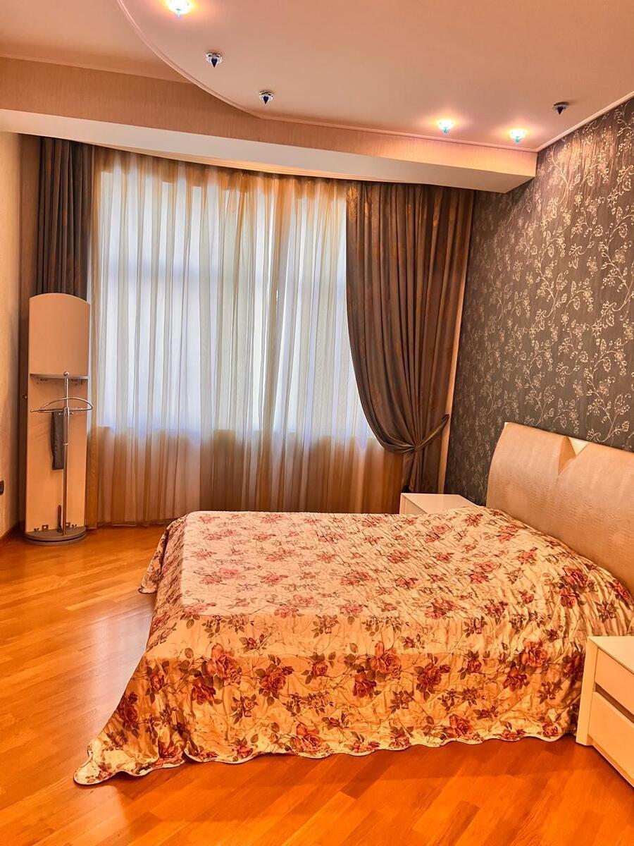 Satılır 4 otaqlı yeni tikili 200 m² — Mənzil, Bakı (3)