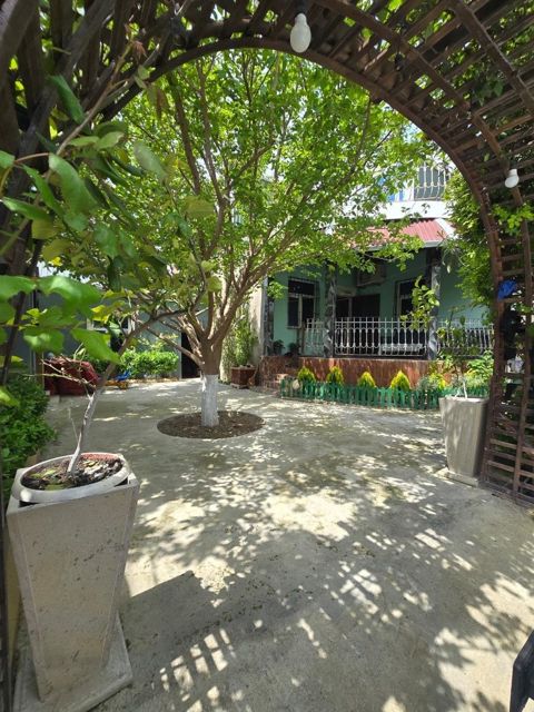 Satılır 5 otaqlı həyət evi/bağ evi 300 m² — Bakı