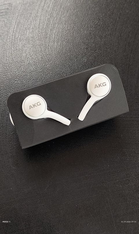 Qulaqlıq AKG — Bakı