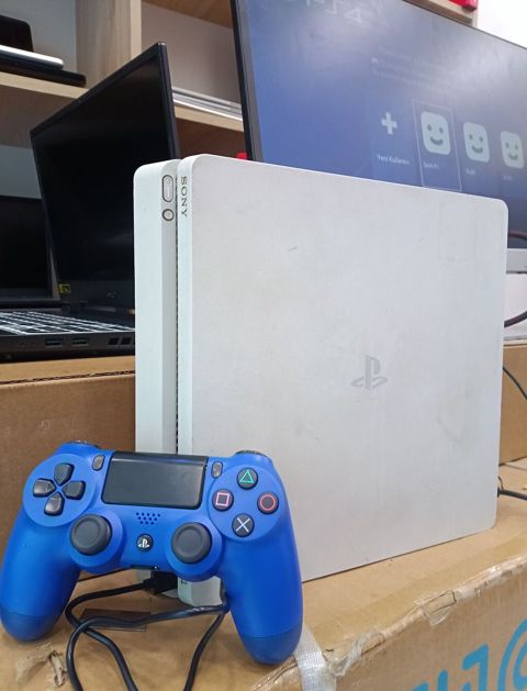 Sony PlayStation 4 Slim (ağ rəng) oyun konsolu - Model: PS4 Slim — Bakı